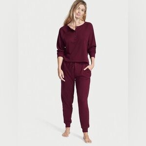 Victoria’s Secret Burgundy Waffle Knit Long Sleeved Henley Top Sz Medium